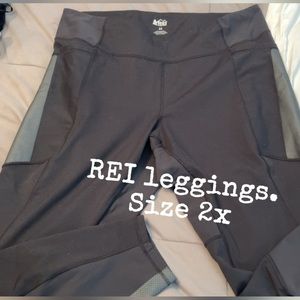 Women’s REI leggings. With pockets. Size 2x.